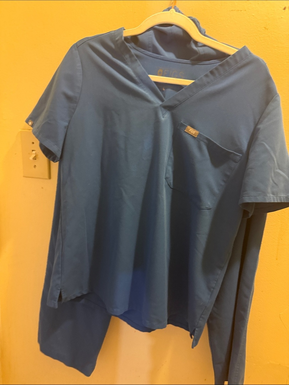 Men's Blue V-Neck Scrub Top with Pocket
